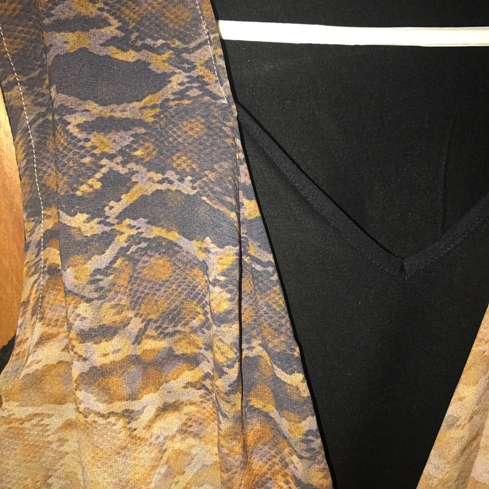 Blouse - Picture 2 of 3